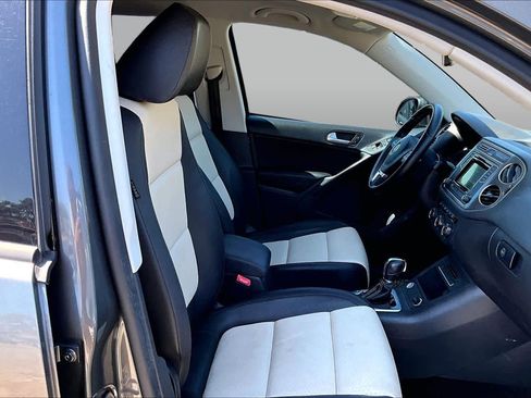 Used 2016 Volkswagen Tiguan S FWD image 9