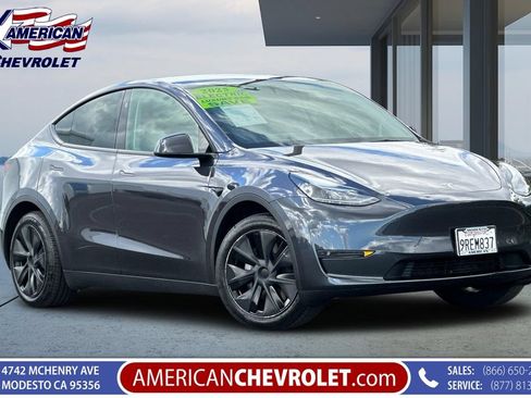 Used 2025 Tesla Model Y Long Range RWD image 1