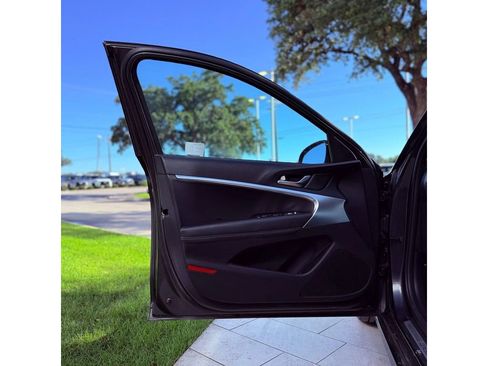 Used 2025 Genesis G70 2.5T RWD image 22