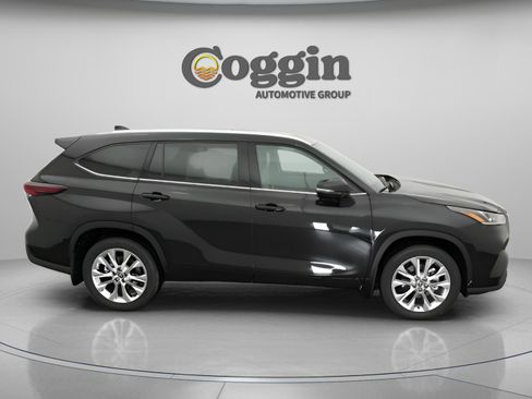 Used 2026 Toyota Highlander Limited AWD/4WD image 21