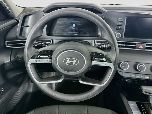 Used 2025 Hyundai Elantra SE FWD image 18