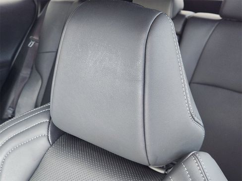 Used 2022 Toyota Venza Limited image 23