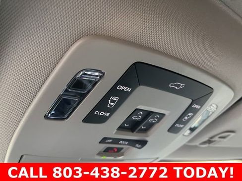 Used 2025 Toyota Sienna XLE image 30
