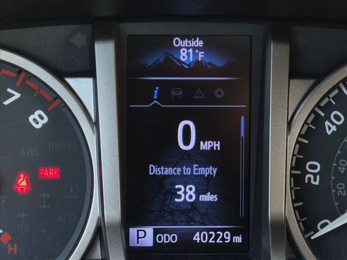 Used 2020 Toyota Tacoma SR5 RWD image 10