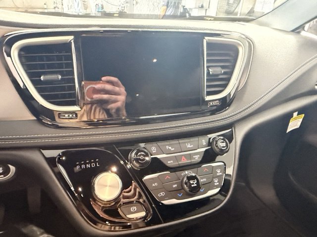 New 2027 Chrysler Pacifica Select w/ Family Tech Group FWD image 18