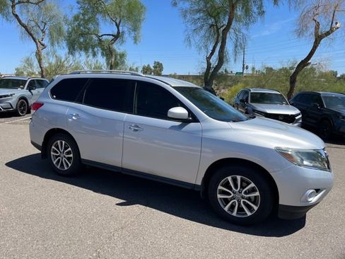 Used 2014 Nissan Pathfinder SV w/ Trailer Tow Package image 6