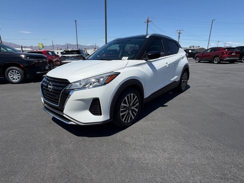 Used 2022 Nissan Kicks SV FWD image 7