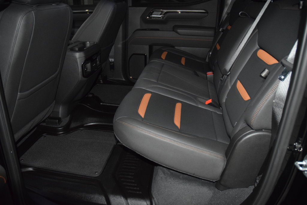 Used 2025 GMC Sierra 1500 AT4 w/ AT4 Premium Package AWD/4WD image 44