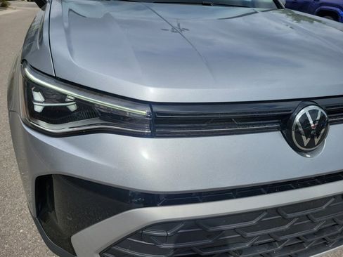 Used 2025 Volkswagen Taos SE image 28