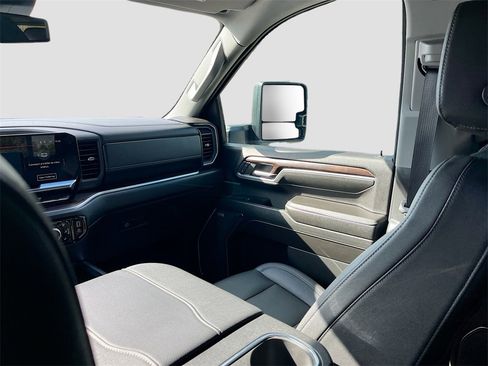 Used 2024 GMC Sierra 2500 SLT w/ SLT Premium Package image 24