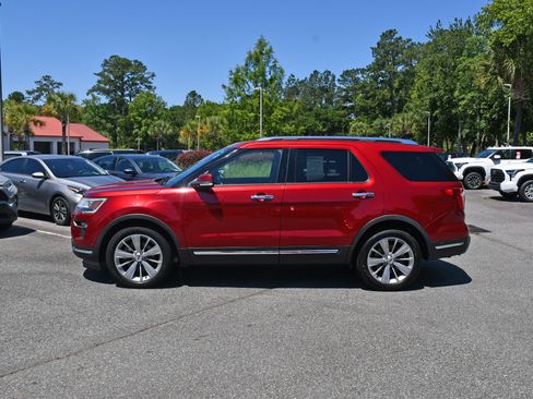 Used 2018 Ford Explorer Limited w/ Equipment Group 301A FWD image 2