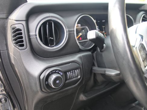 Used 2019 Jeep Wrangler Unlimited Sahara w/ Dual Top Group image 9