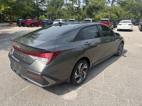 Used 2025 Hyundai Elantra Sport FWD image 5