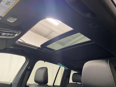 New 2025 Jeep Grand Cherokee Limited w/ Luxury Tech Group II image 22