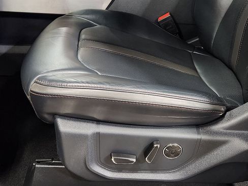 Used 2022 Ford F250 Platinum w/ FX4 Off-Road Package image 42