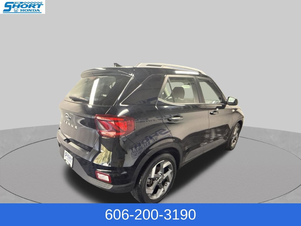 Used 2022 Hyundai Venue SEL FWD image 6