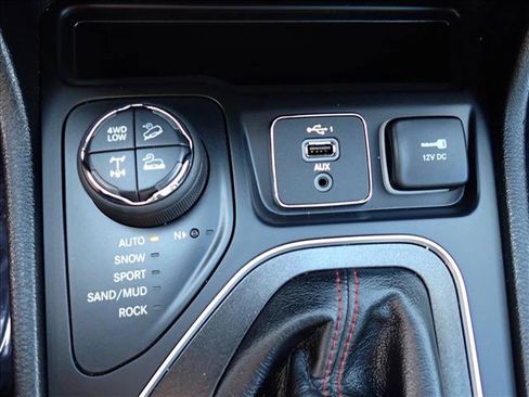 Used 2021 Jeep Cherokee Trailhawk w/ Sun, Sound & Nav Group AWD/4WD image 20