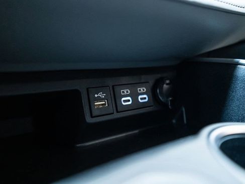 Certified 2023 Toyota Highlander LE image 28