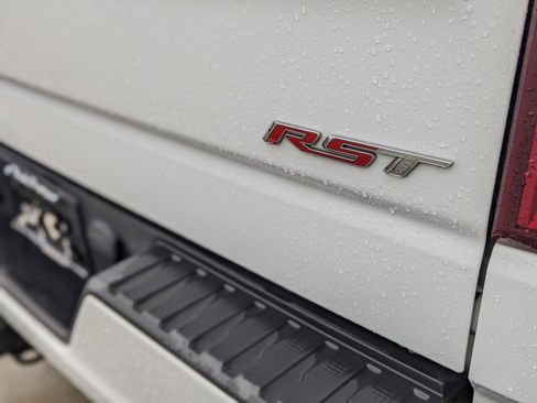 Used 2021 Chevrolet Silverado 1500 RST image 11