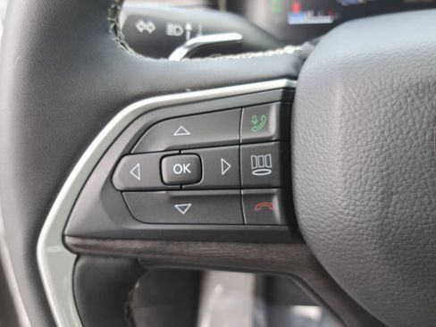 Certified 2023 Jeep Grand Cherokee Limited w/ Trailer Tow Prep Group (B) image 19