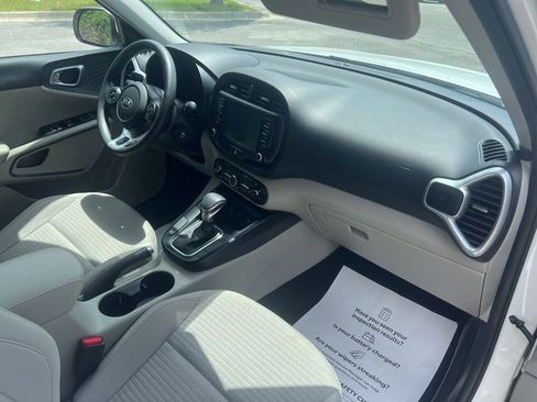 Used 2020 Kia Soul S FWD image 11