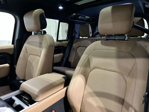 New 2026 Land Rover Defender 110 X-Dynamic SE image 10