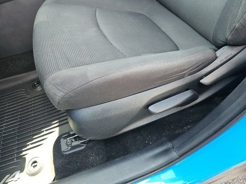 Used 2019 Toyota RAV4 LE FWD image 18