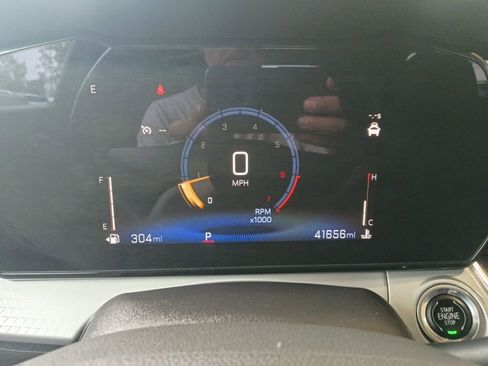 Used 2025 Chevrolet Trax LT w/ LT Convenience Package FWD image 2