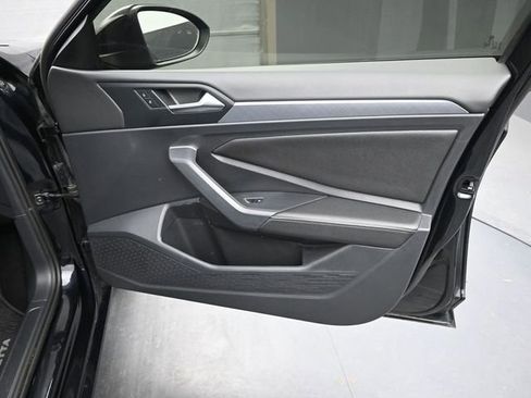 Used 2022 Volkswagen Jetta SE image 28