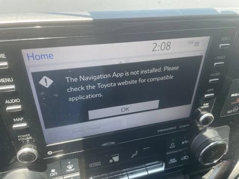 Used 2022 Toyota Highlander LE AWD/4WD image 4