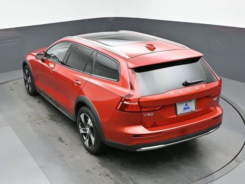 Used 2025 Volvo V60 B5 Cross Country Plus AWD/4WD image 45