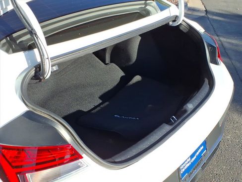 Certified 2025 Hyundai Elantra SEL image 10