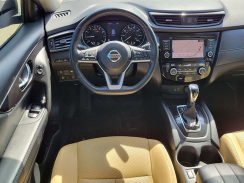 Used 2018 Nissan Rogue SV w/ Premium Package FWD image 38