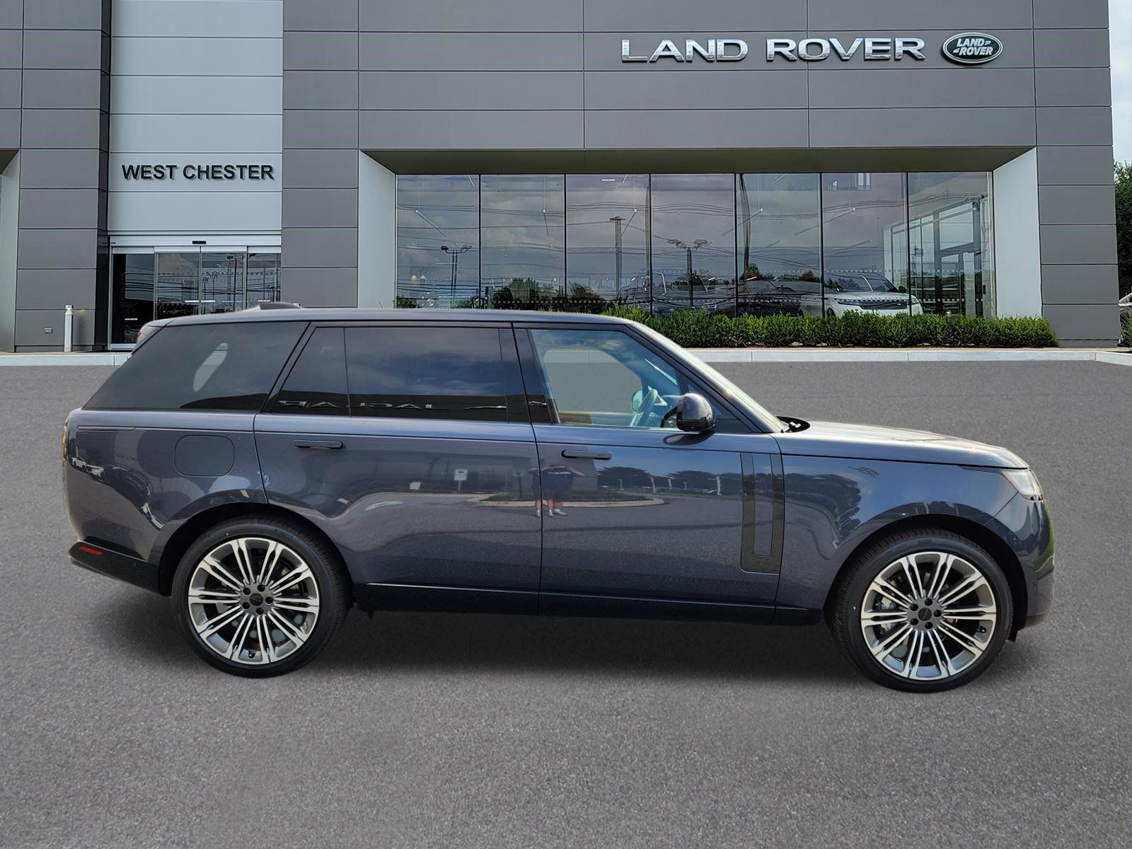 New 2026 Land Rover Range Rover Long Wheelbase SE AWD/4WD image 6