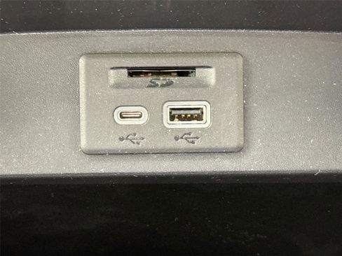 Used 2021 Chevrolet Suburban LT image 33