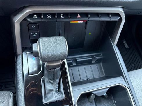 Used 2024 Toyota Tundra Limited image 17