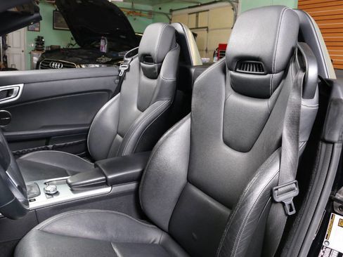 Used 2014 Mercedes-Benz SLK 250 w/ Premium Package image 44