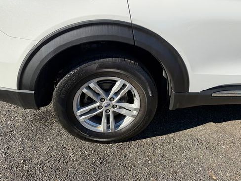 Used 2022 Ford Explorer XLT w/ Equipment Group 202A image 27