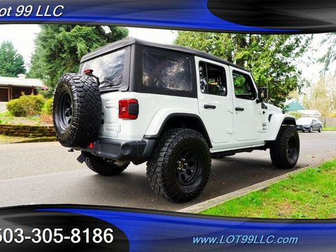 Used 2018 Jeep Wrangler Unlimited Sahara AWD/4WD image 9