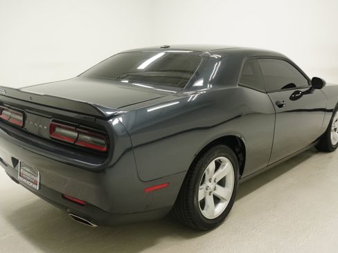 Used 2019 Dodge Challenger SXT RWD image 4