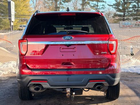 Used 2018 Ford Explorer XLT image 10
