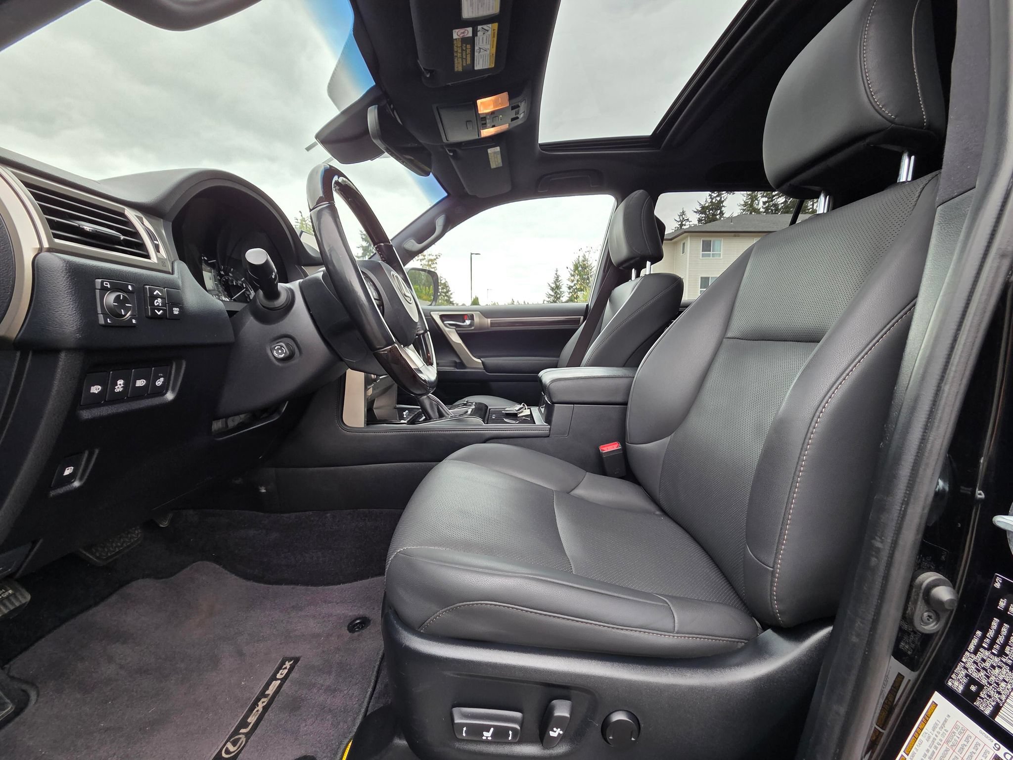 Used 2021 Lexus GX 460 Premium w/ Premium Package AWD/4WD image 28