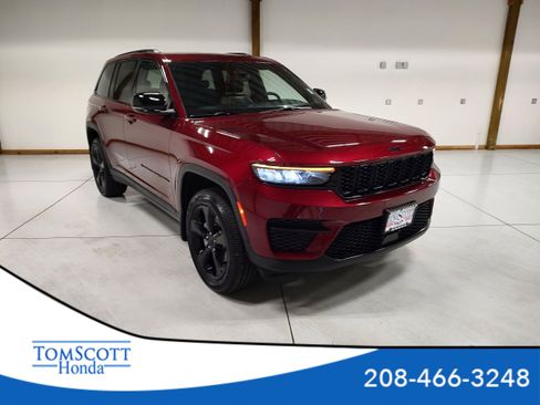 Used 2023 Jeep Grand Cherokee Altitude image 1