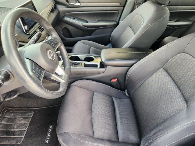 Used 2024 Nissan Altima 2.5 SV FWD image 12