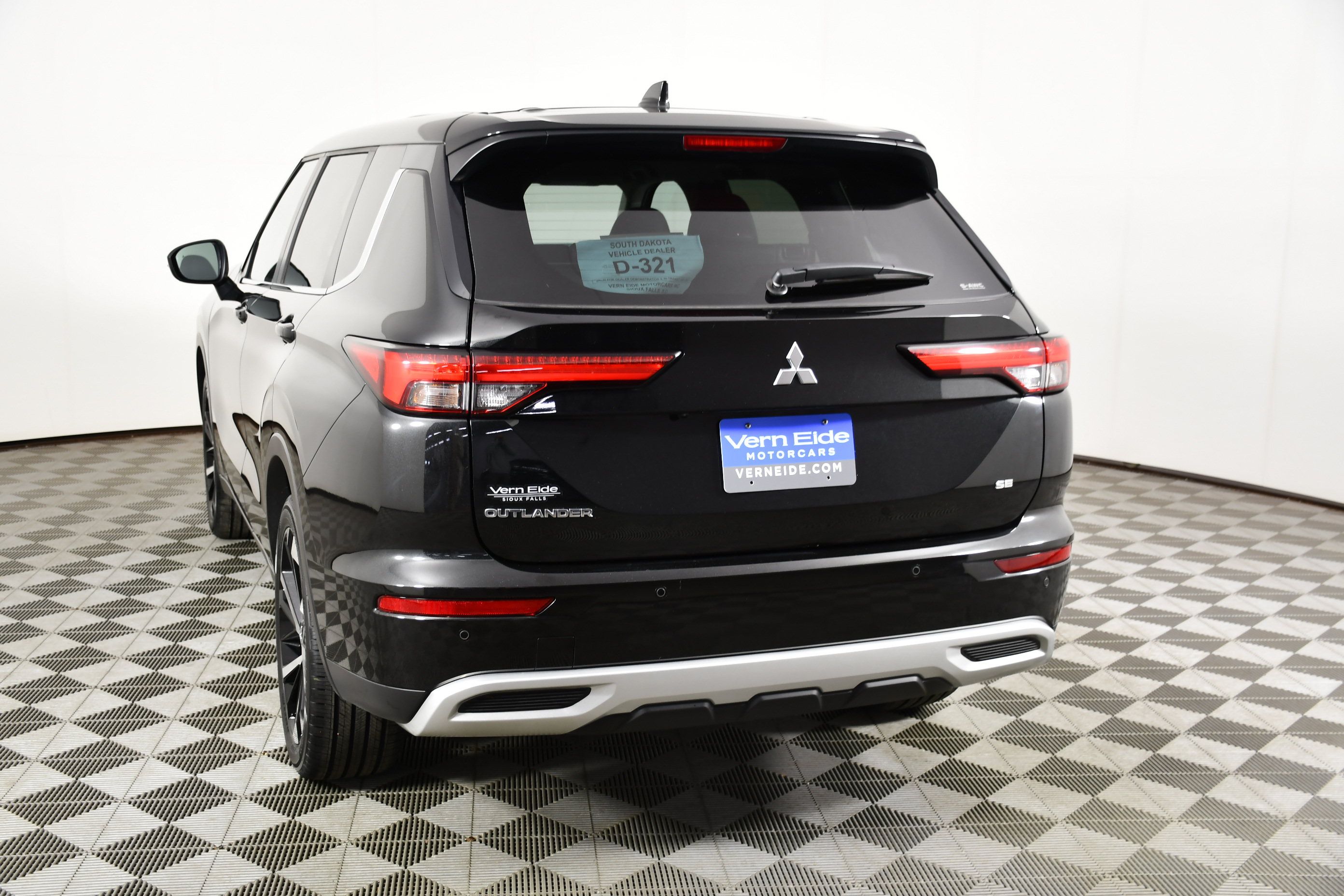 Used 2023 Mitsubishi Outlander SE AWD/4WD image 7