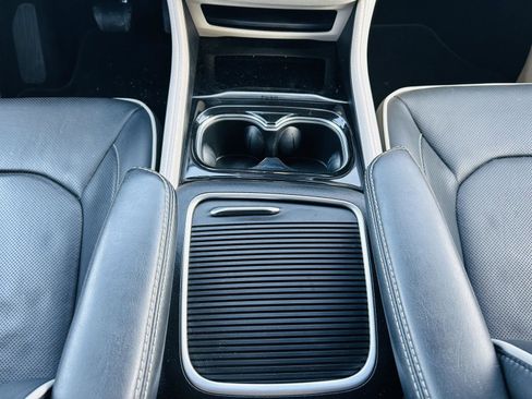 Used 2024 Chrysler Pacifica Limited image 26