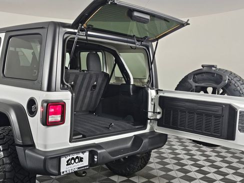 Used 2022 Jeep Wrangler Unlimited Sport AWD/4WD image 15