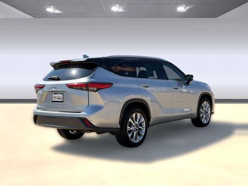 Used 2022 Toyota Highlander Limited image 9