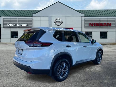 Used 2025 Nissan Rogue S image 6
