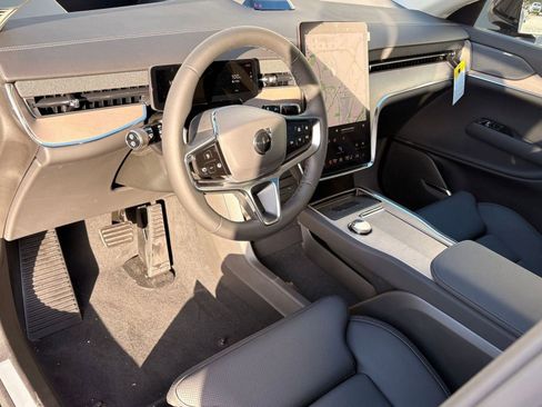 New 2025 Volvo EX90 Ultra image 4